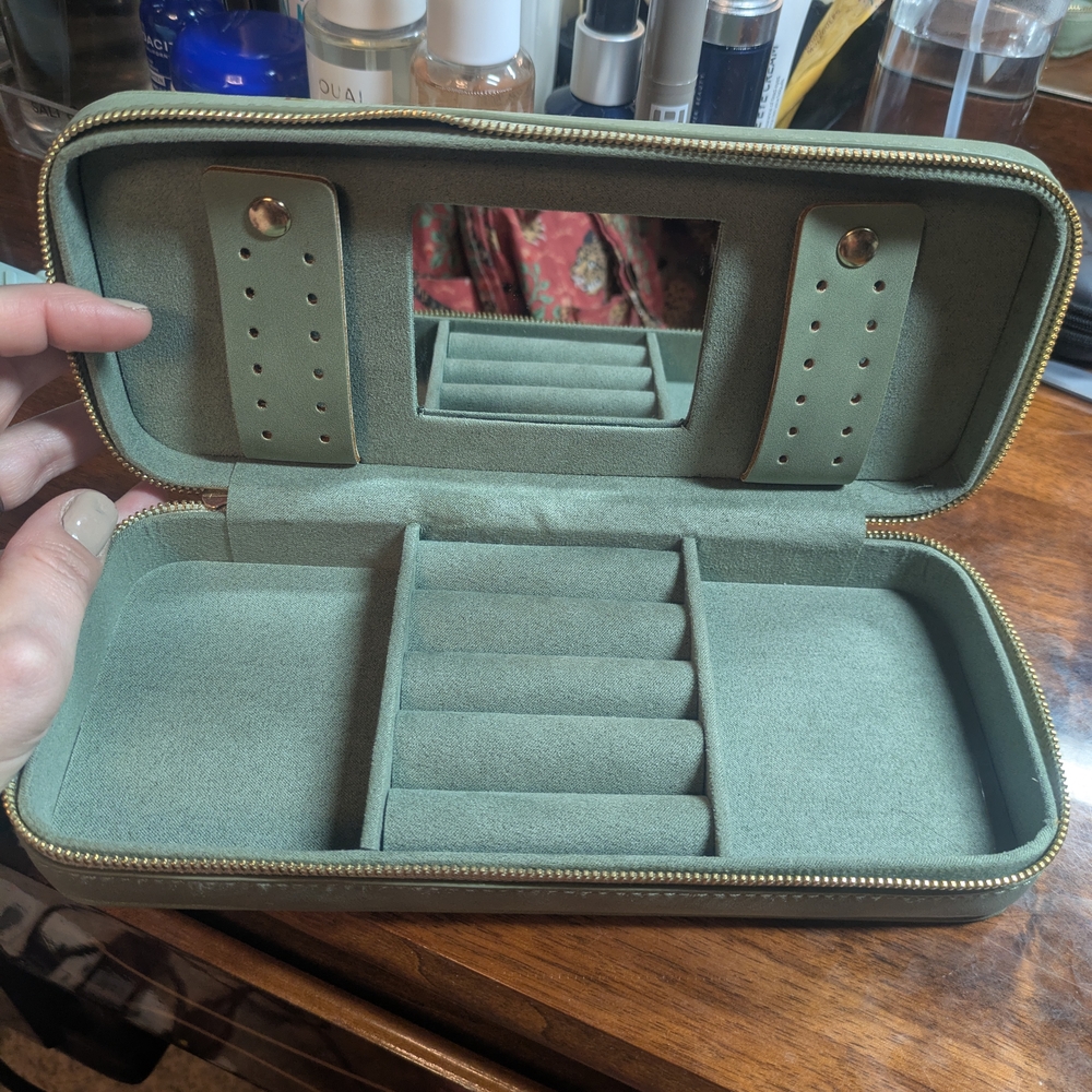 Like New! Travel Jewelry Case